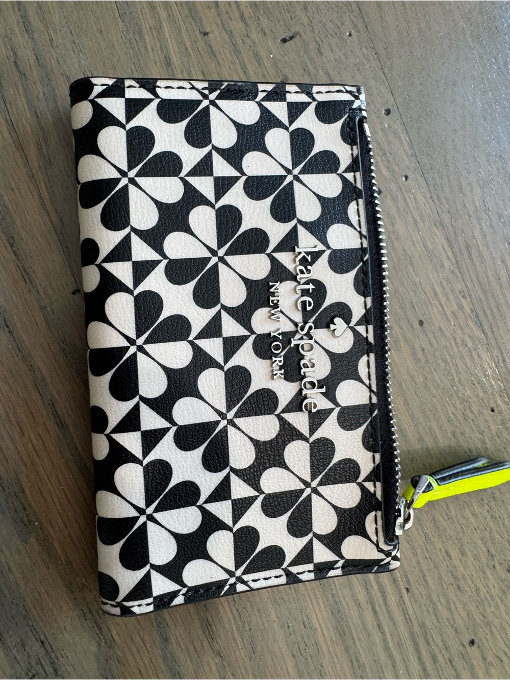 kate spade Black & White Geometric Floral Zip Wristlet
